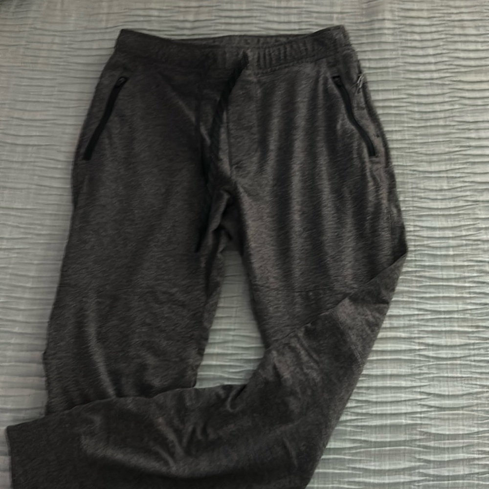 American Eagle men’s joggers.